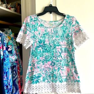 Lilly Pulitzer top. Size small EUC.